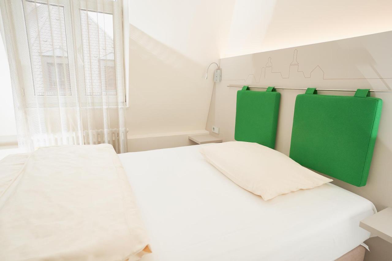 Stadthotel Engel Эттлинген Экстерьер фото
