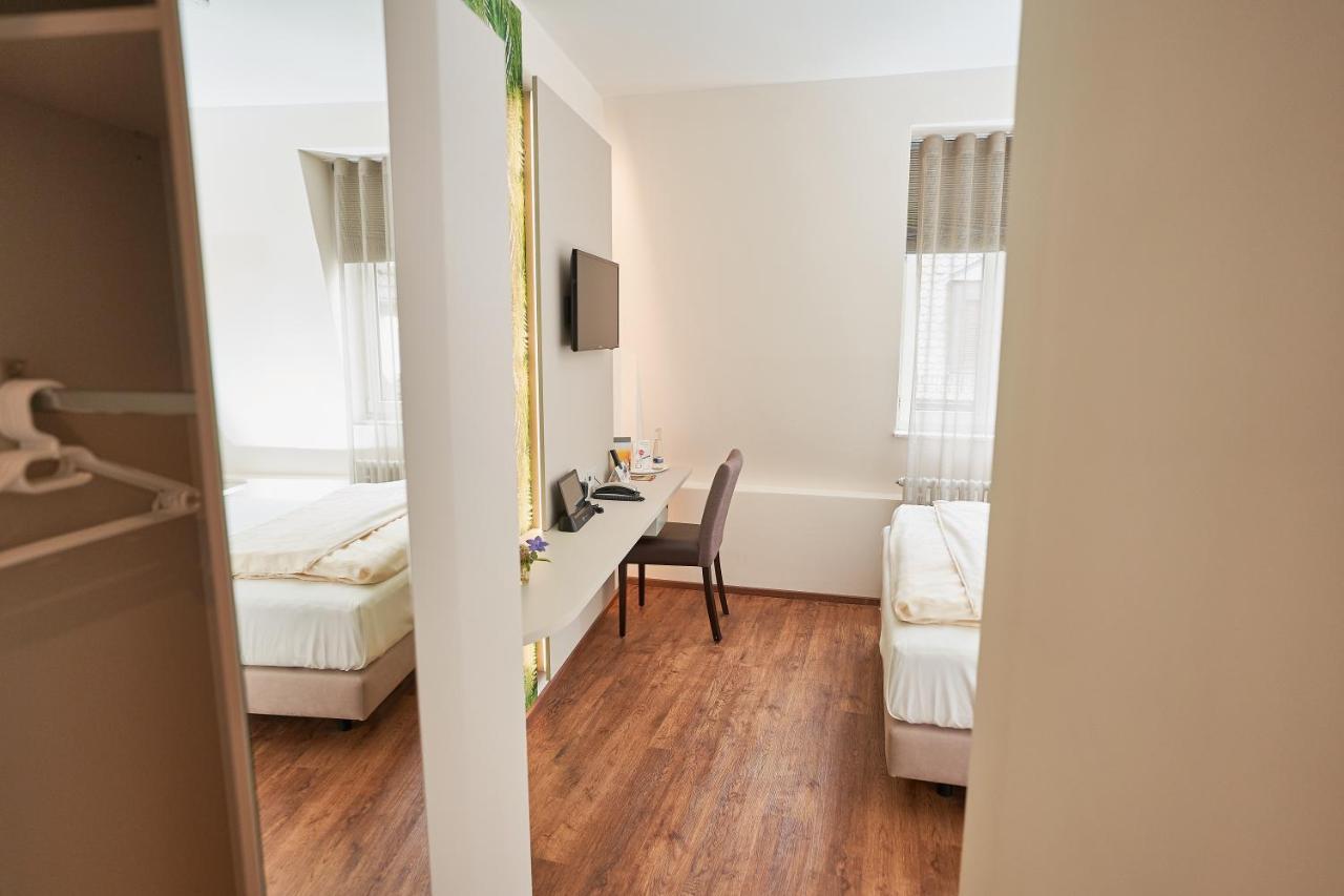 Stadthotel Engel Эттлинген Экстерьер фото
