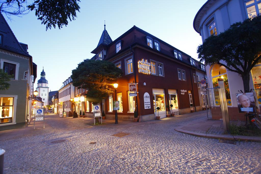Stadthotel Engel Эттлинген Экстерьер фото