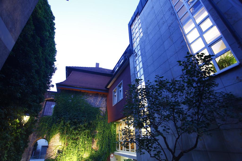 Stadthotel Engel Эттлинген Экстерьер фото