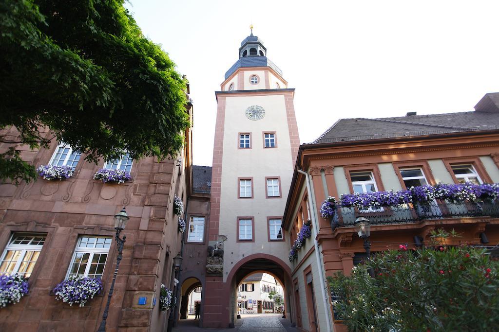 Stadthotel Engel Эттлинген Экстерьер фото