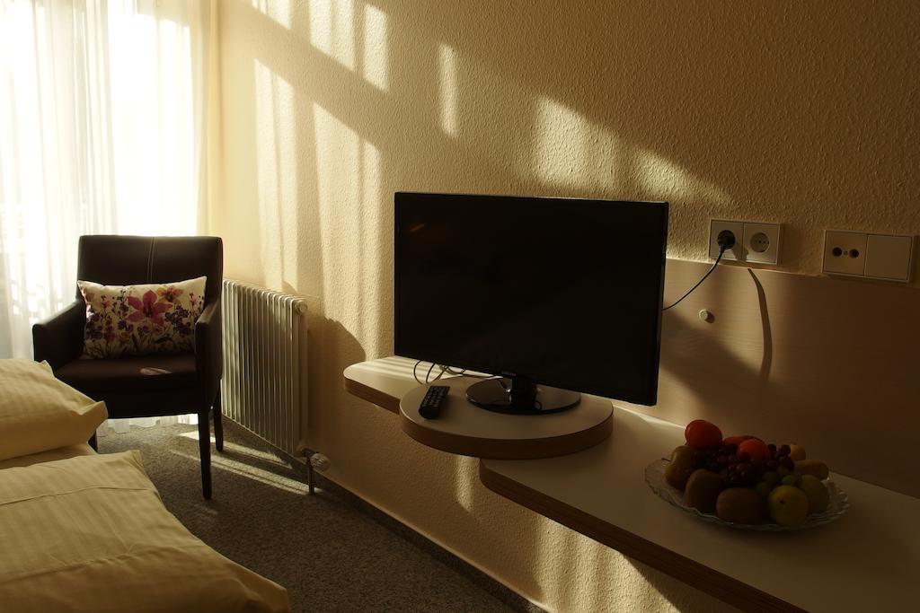 Stadthotel Engel Эттлинген Номер фото