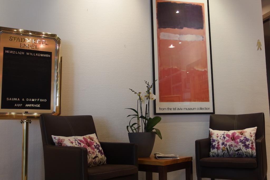 Stadthotel Engel Эттлинген Экстерьер фото