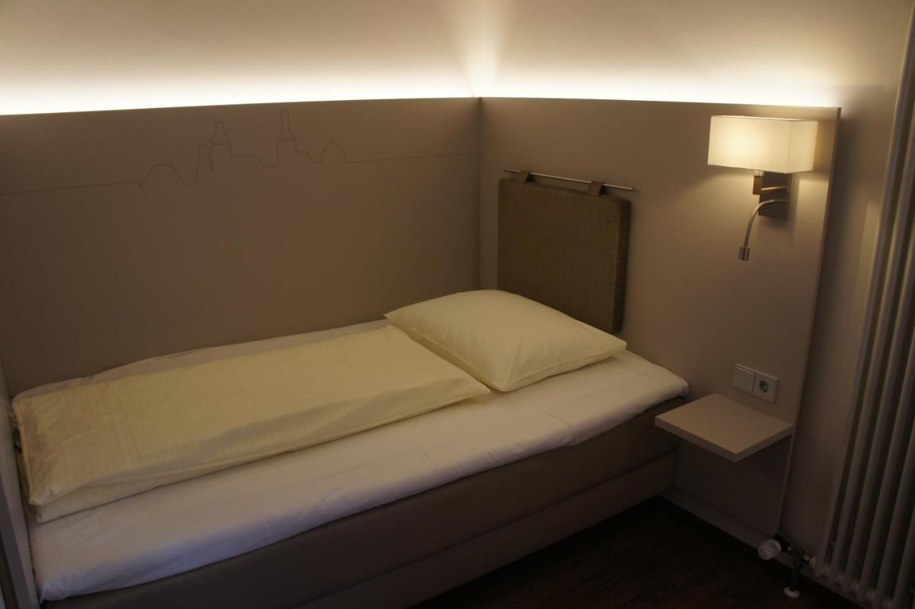 Stadthotel Engel Эттлинген Экстерьер фото