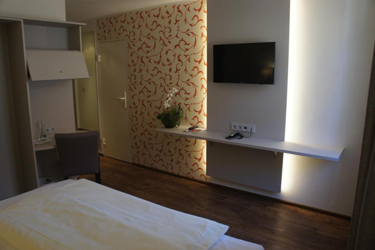 Stadthotel Engel Эттлинген Экстерьер фото