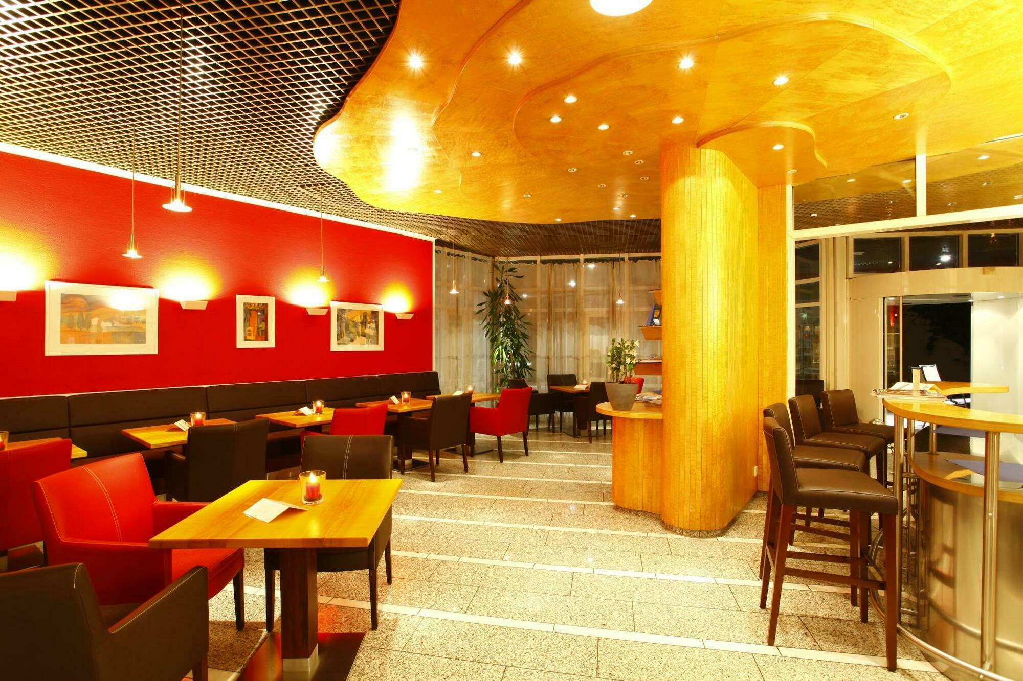 Stadthotel Engel Эттлинген Экстерьер фото